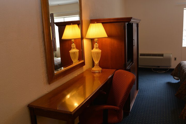 Room 17 of 32
