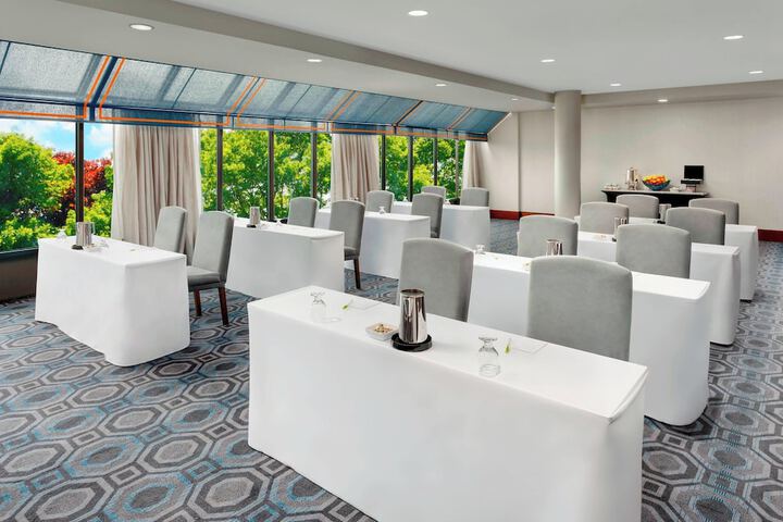 Courtyard by Marriott Boston-Cambridge
