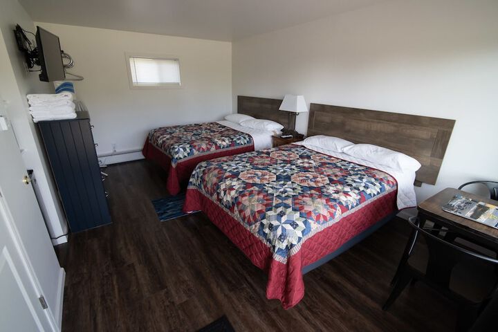 Three Lakes Motel