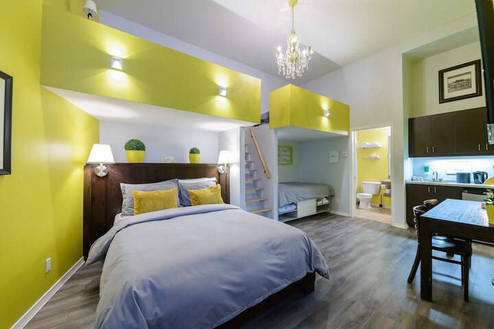 Room 34 of 102