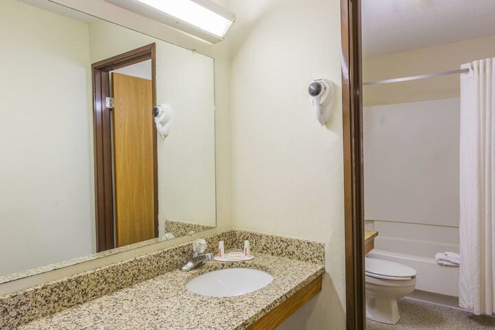 Room 21 of 32