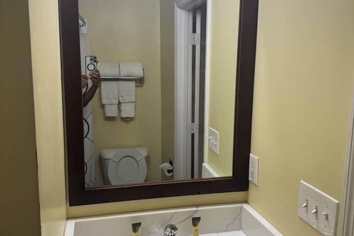 Room 6 of 14