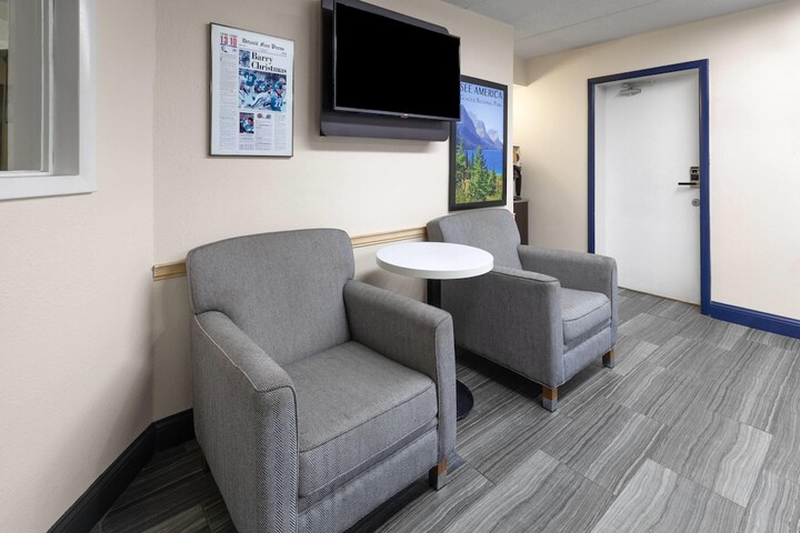 Travelodge by Wyndham Madison Heights MI