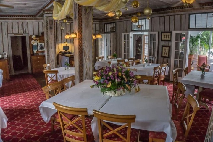 Dining 47 of 62