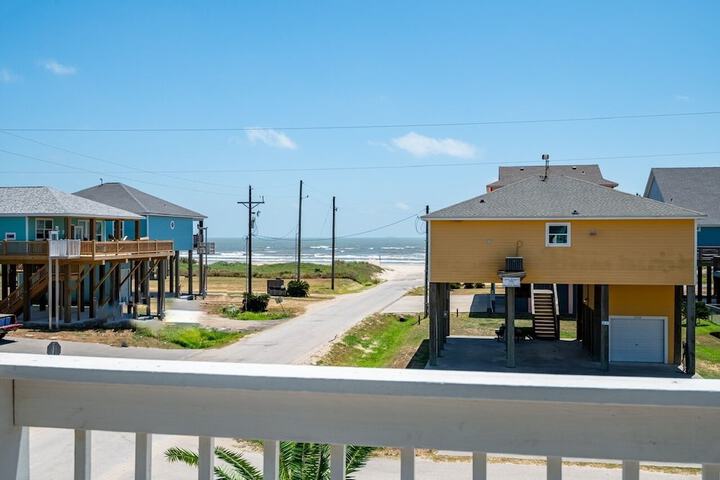 Sunrise Paradise 3 Bedroom Home by RedAwning