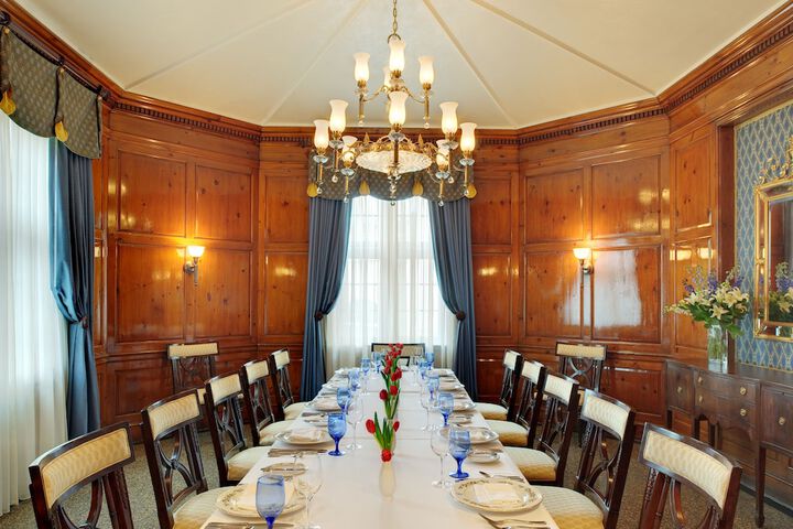 Hotel Roanoke & Conference Center Curio Collection by Hilton