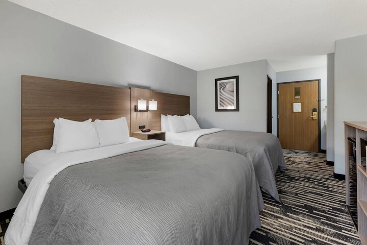 Quality Inn Chesterton near Indiana Dunes National Park I-94