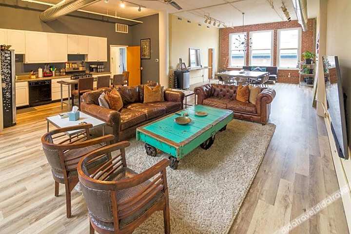 Penthouse Loft in The Heart of Downtown