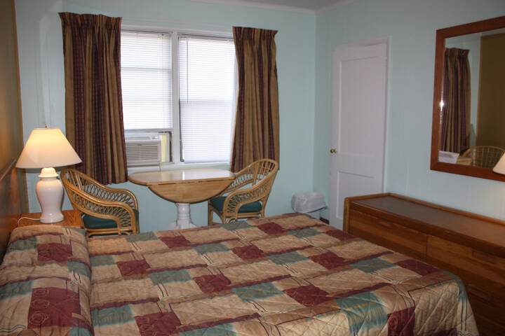 Room 10 of 16