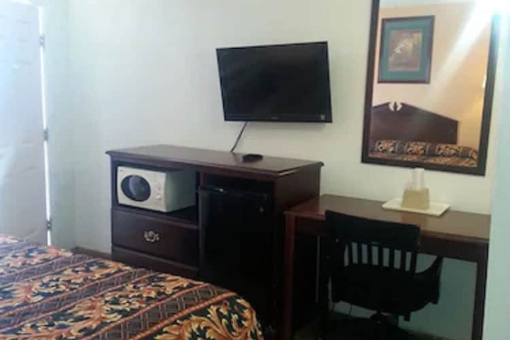 Room 10 of 24