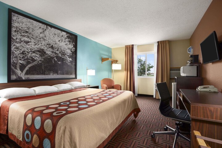 Room 4 of 17
