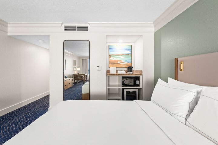 Room 32 of 172