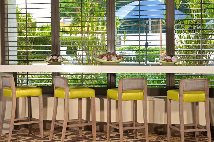 Lounge 106 of 114