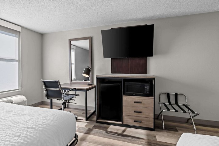 Room 28 of 37