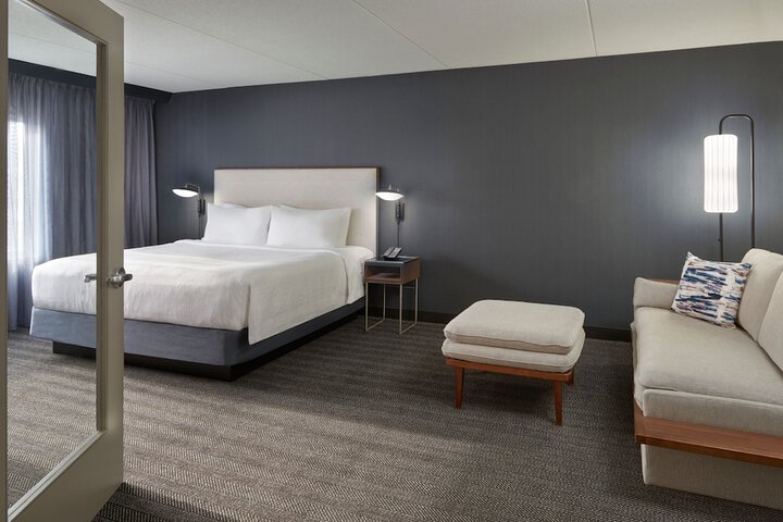 Room 15 of 33