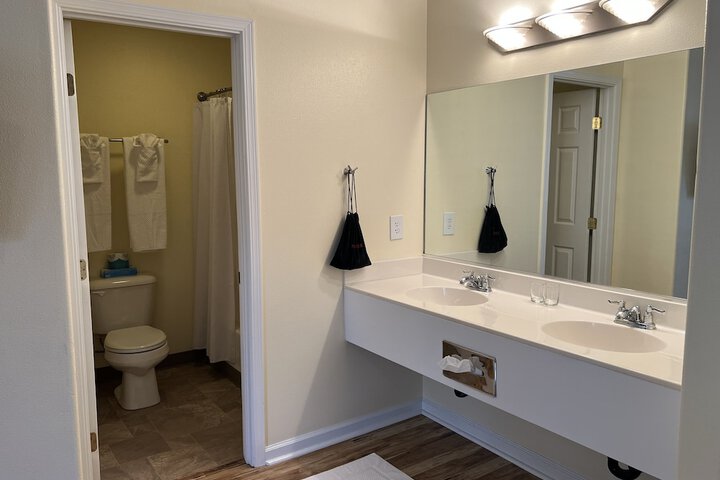 Room 102 of 173