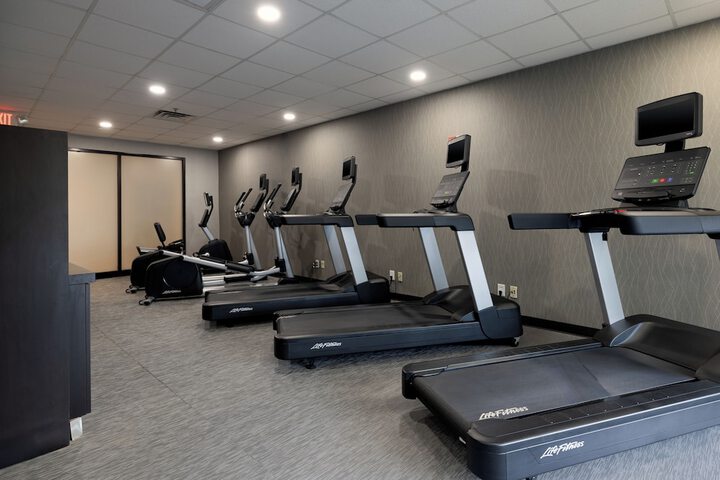 Courtyard by Marriott North Charleston Airport / Coliseum