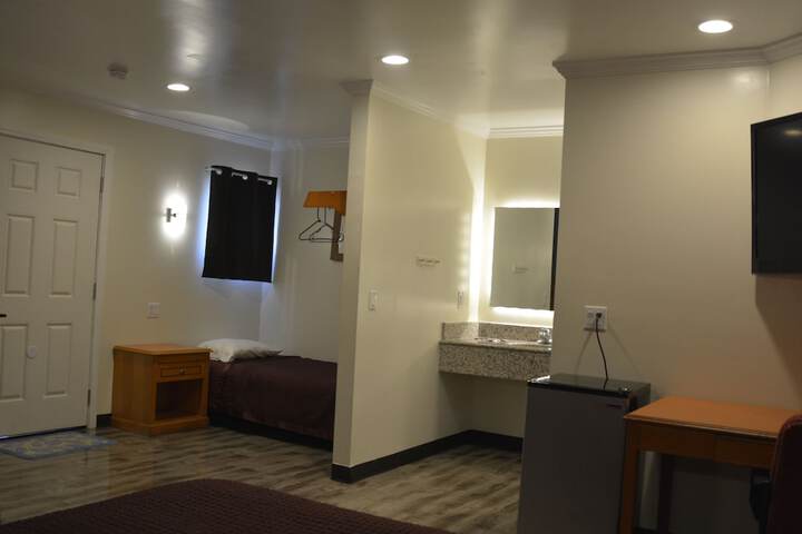 Room 8 of 38