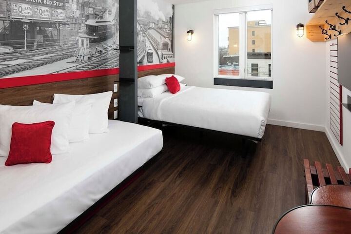 Room 8 of 18