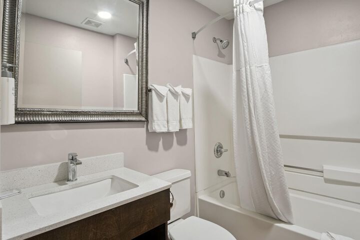 Sonesta Essential Hotels & Suites Kansas City / Blue Springs