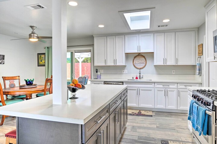 San Marcos Home w / Patio & Grill - Walk to Lake!