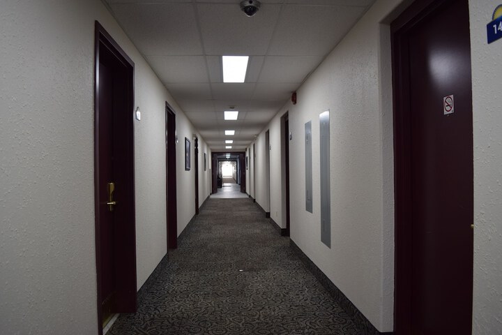 Ballroom/Hall 33 of 36