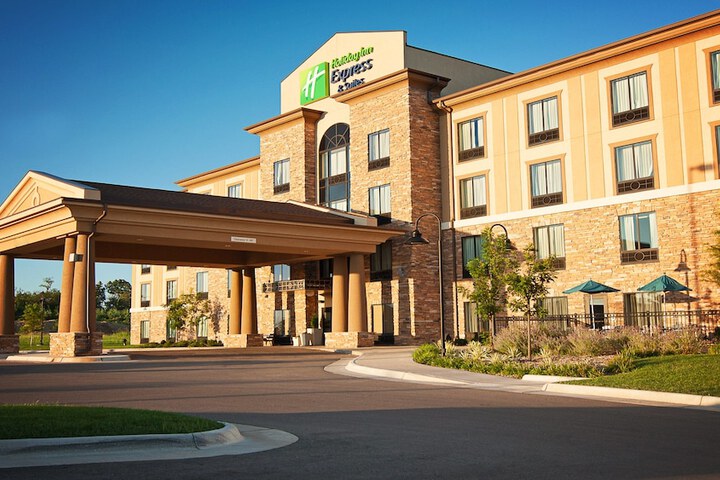 Hotel 4 of 34