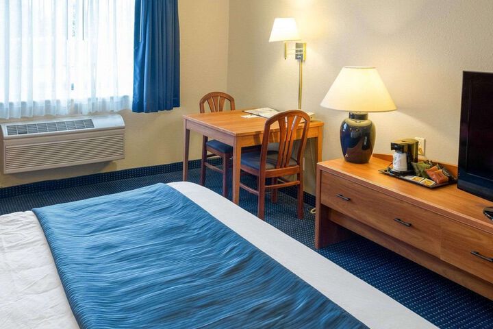 Room 17 of 34