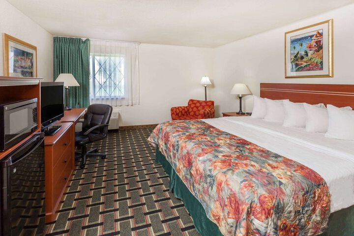 Room 14 of 33