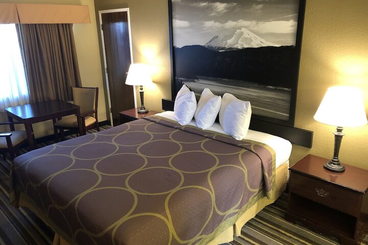 Room 7 of 33