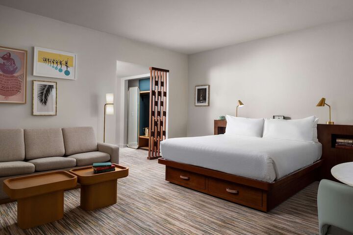 Flamingo Resort & Spa Santa Rosa Sonoma Tapestry by Hilton