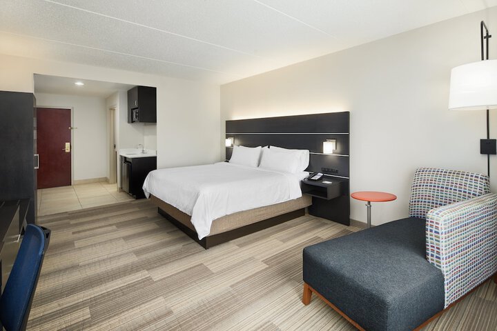 Room 17 of 35