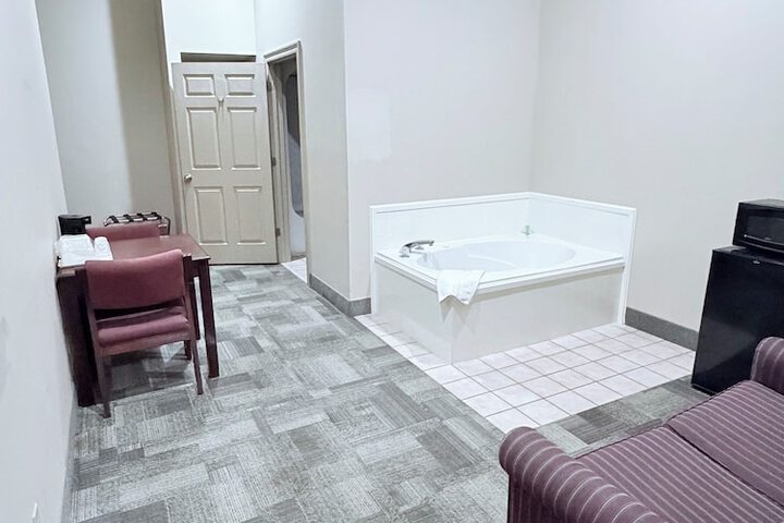 Collins Inn & Suites