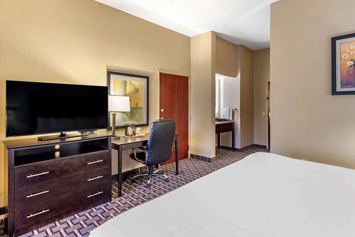 Room 28 of 33