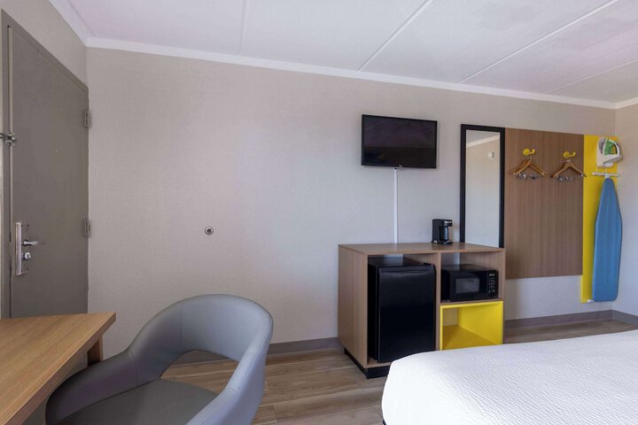 Room 29 of 34