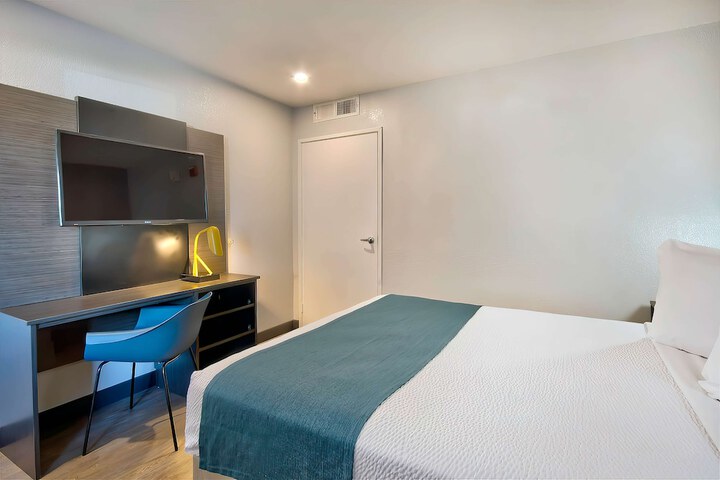 Room 17 of 25