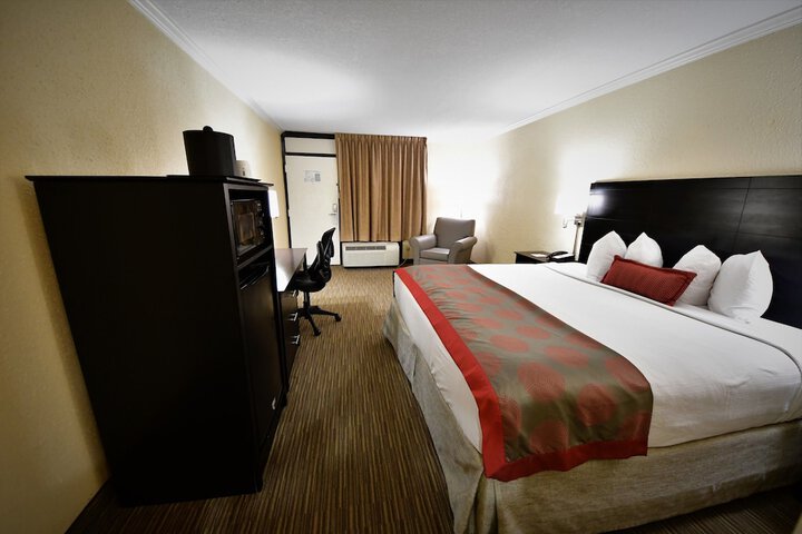 Room 27 of 69