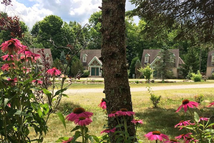 Spruce Hill Inn and Cottages