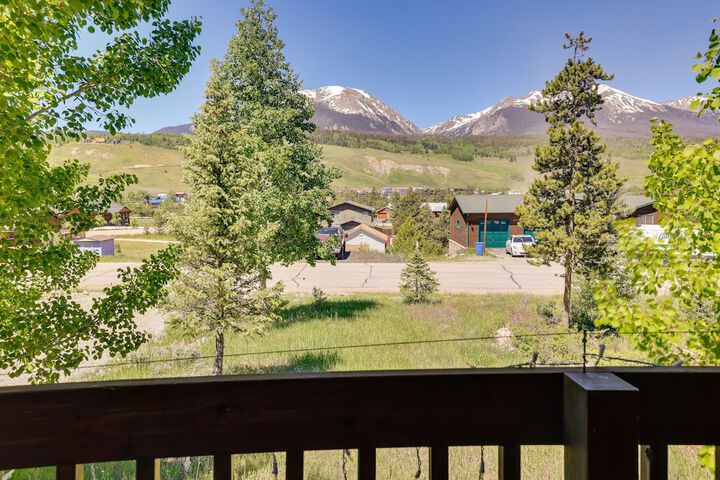 Updated Silverthorne Home w / Hot Tub & Mtn Views!