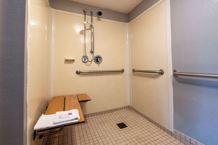 Room 9 of 24
