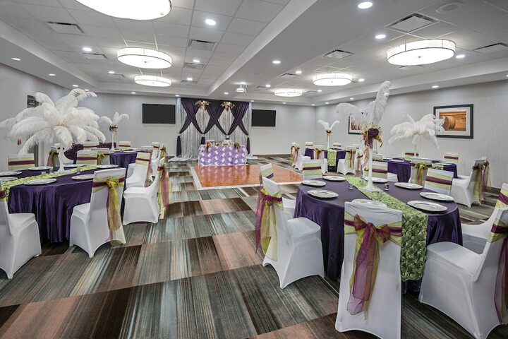 Ballroom/Hall 36 of 39