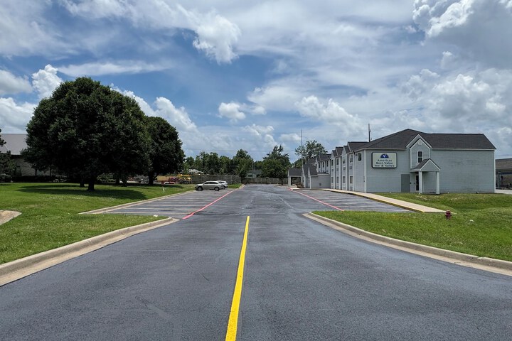 Americas Best Value Inn & Suites Ada