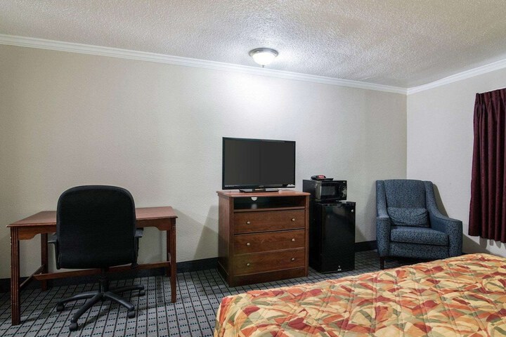Room 27 of 32