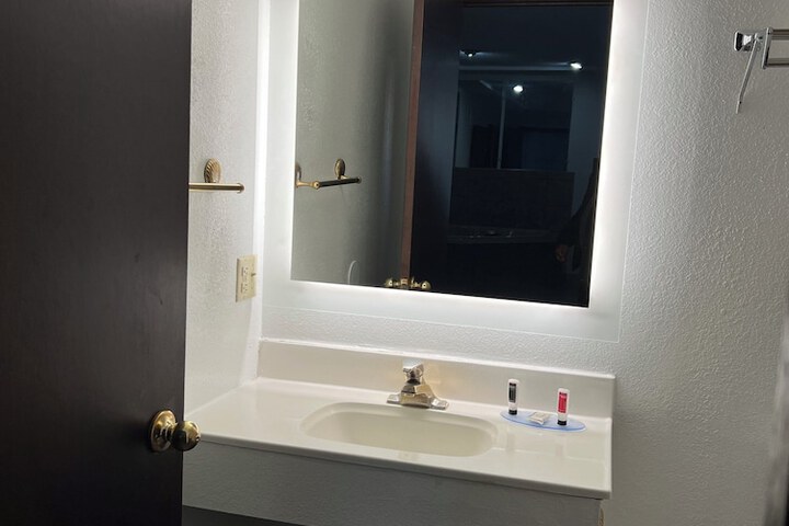 Room 7 of 34