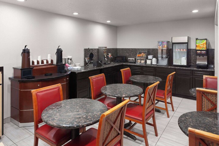 Super 8 by Wyndham Romeoville Bolingbrook
