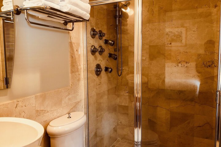Room 15 of 21