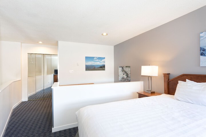 Room 113 of 182