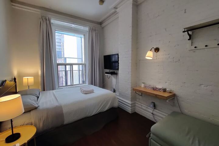 Room 18 of 30