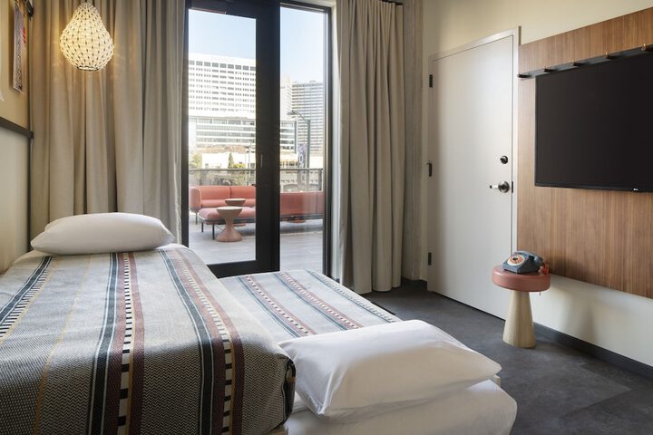 Room 12 of 31