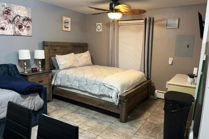 Just Like Being at Home- Newly Renovated Unit
